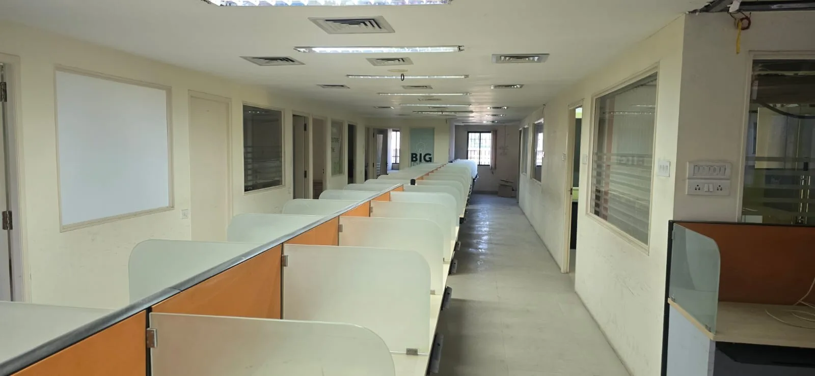 Fully furnished office, Velachery near Indian Bank (3000 sq.ft) — photo 2