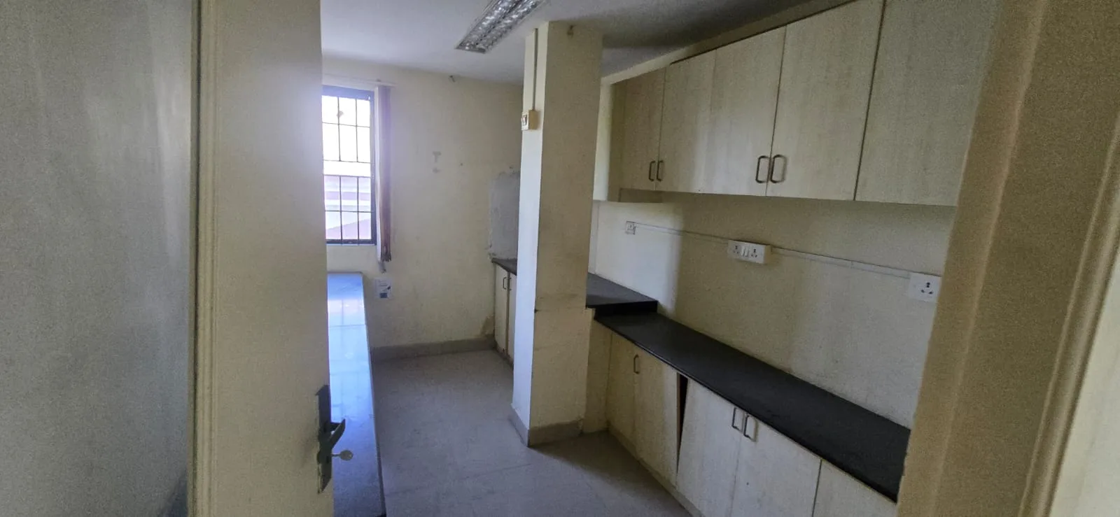 Fully furnished office, Velachery near Indian Bank (3000 sq.ft) — photo 4