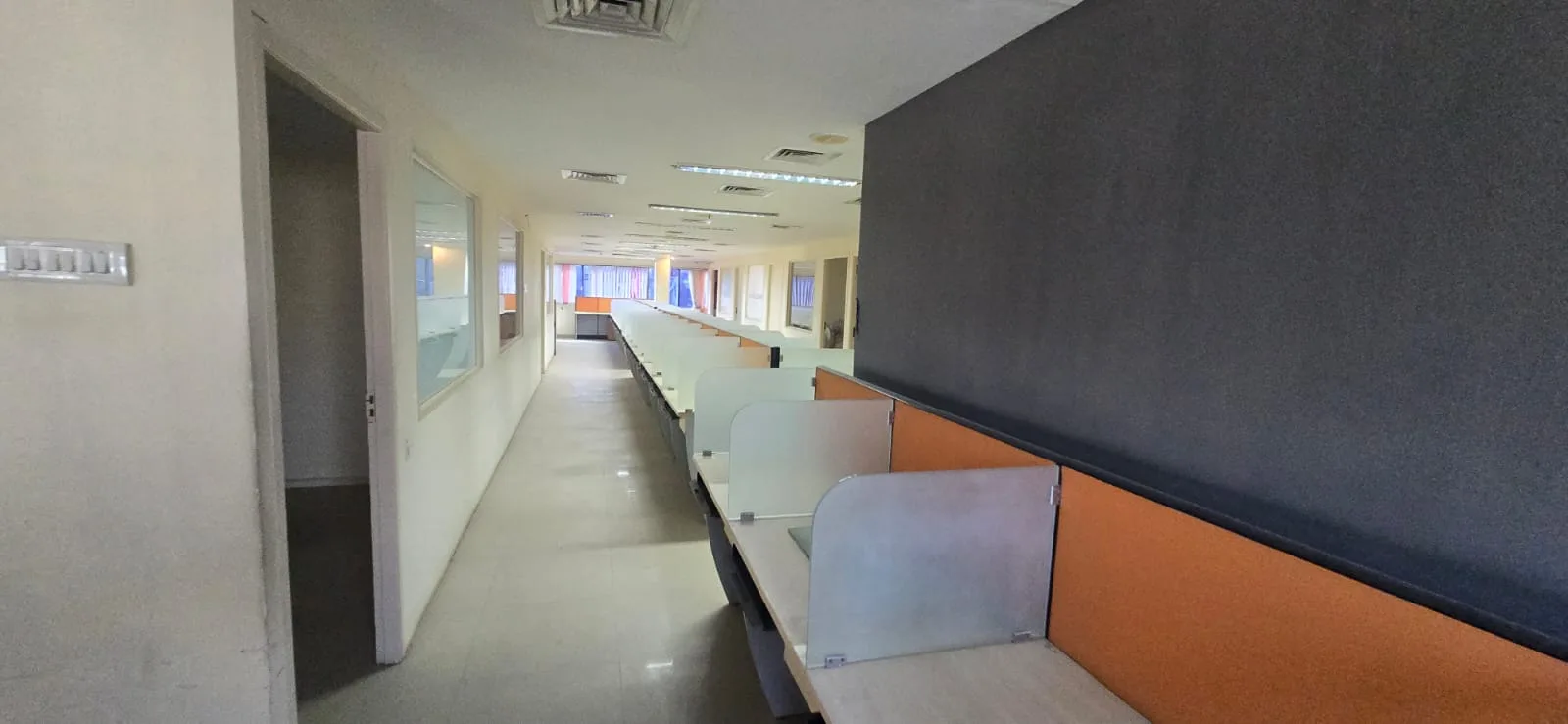 Fully furnished office, Velachery near Indian Bank (3000 sq.ft) — photo 6
